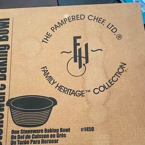 The Pampered Chef Family Heritage Stoneware Baking Bowl - Brown
